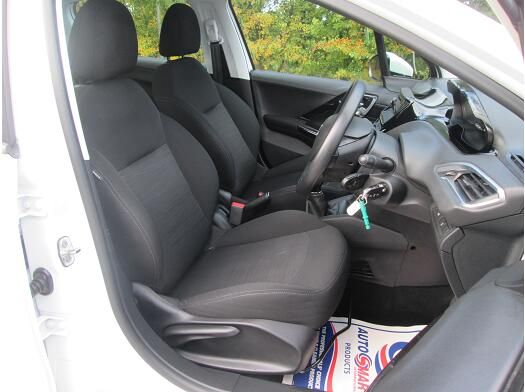 2013 Peugeot 208 1.2 VTi image 3