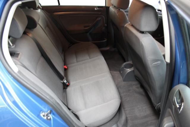 2004 VOLKSWAGEN GOLF 1.4 S image 5