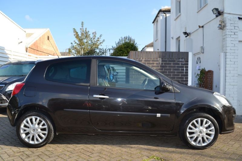 2006 Renault Clio Dynamique S 3dr image 2