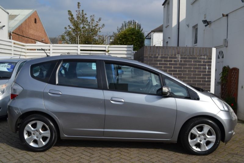 2010 Honda Jazz I-VTEC ES 5dr image 2