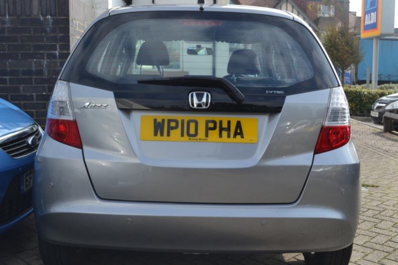 2010 Honda Jazz I-VTEC ES 5dr image 3