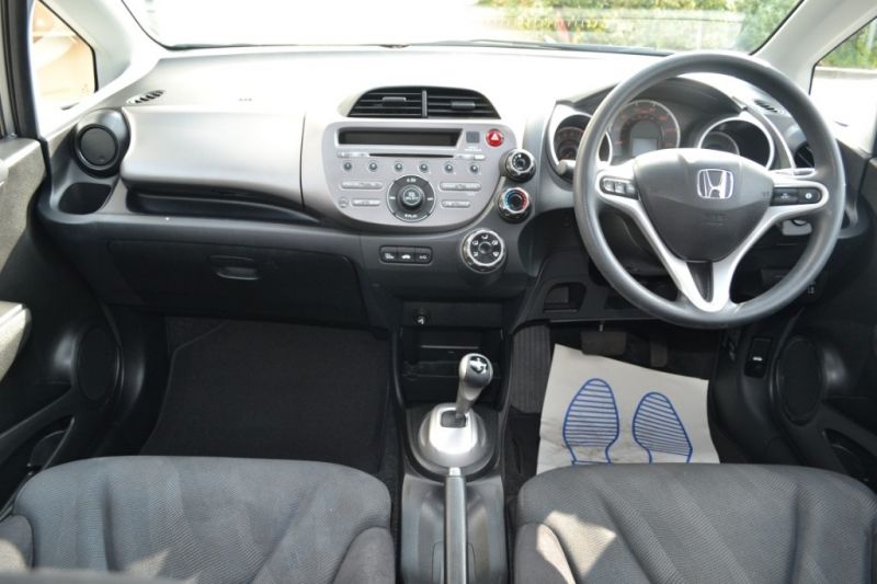 2010 Honda Jazz I-VTEC ES 5dr image 4