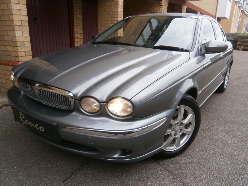 2004 Jaguar X-Type V6 SE image 1