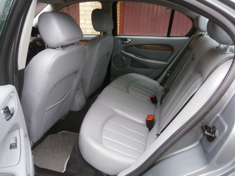 2004 Jaguar X-Type V6 SE image 4