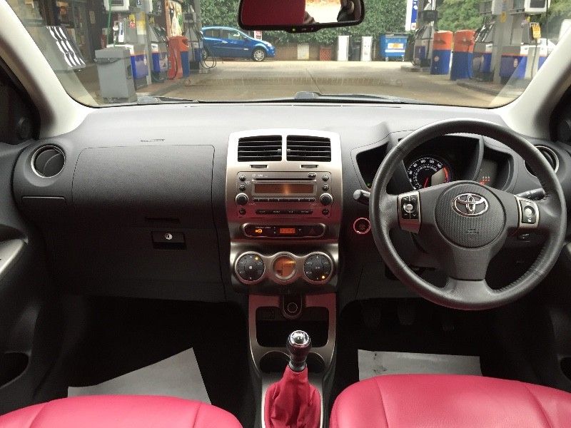 2010 Toyota Urban Cruiser 1.33 VVT-i image 4