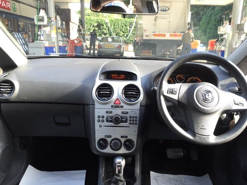 2008 Vauxhall Corsa 1.4i 16v image 4