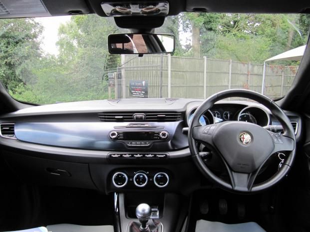 2012 Alfa Romeo Giulietta 2.0 JTM-2 image 4