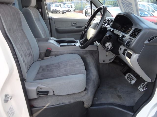 2006 MAZDA BONGO FRIENDEE 2.5 AUTO 4X4 image 4