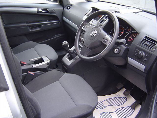2006 VAUXHALL ZAFIRA 1.6 i 16v Club 5dr image 4