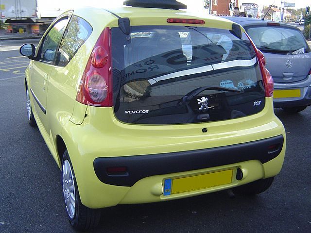 2007 PEUGEOT 107 1.0 Urban 3 Door image 3