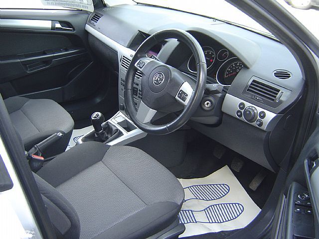 2009 VAUXHALL ASTRA 1.4 i 16v 5dr image 4