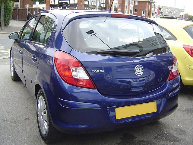 2006 VAUXHALL CORSA 1.2 i 16v Club 5dr image 3