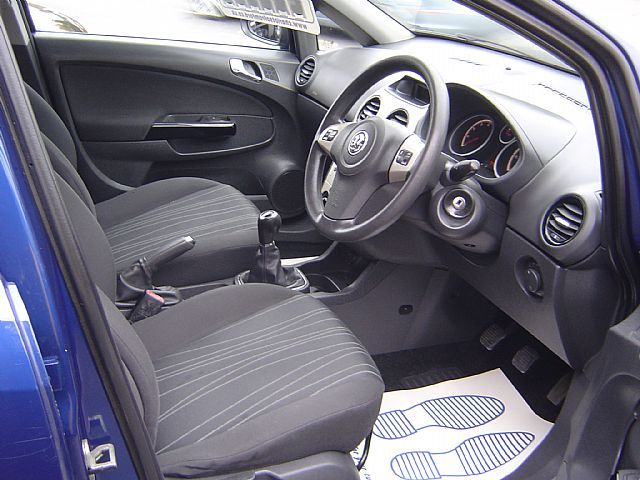 2006 VAUXHALL CORSA 1.2 i 16v Club 5dr image 4