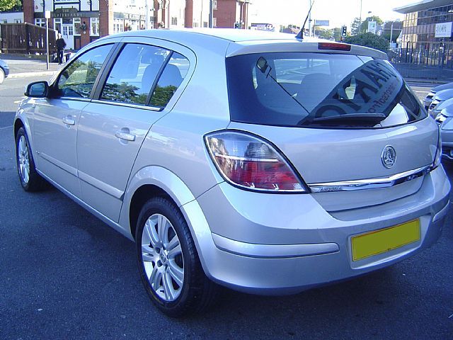 2007 VAUXHALL ASTRA 1.8 i 16v Elite 5dr image 3