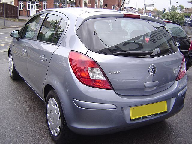 2009 VAUXHALL CORSA 1.2 i 16v Club 5dr image 3