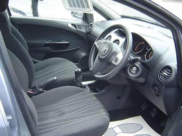 2009 VAUXHALL CORSA 1.2 i 16v Club 5dr image 4