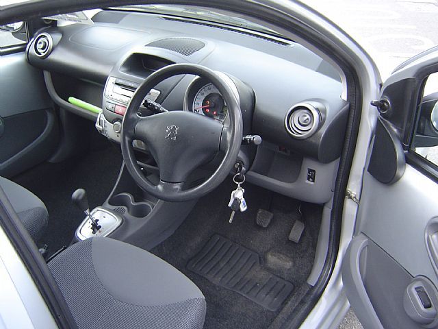 2008 PEUGEOT 107 1.0 3dr image 4