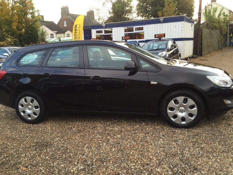 2011 Vauxhall Astra Exclusiv Cdti image 3