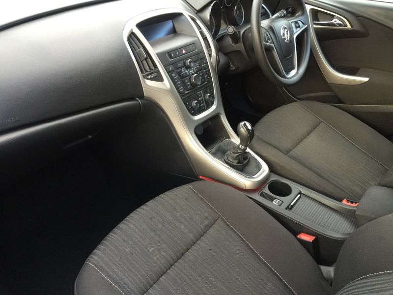 2011 Vauxhall Astra Exclusiv Cdti image 5