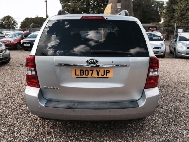 2007 Kia Sedona LS image 2