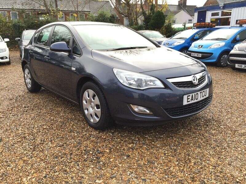 2010 Vauxhall Astra Exclusiv image 1
