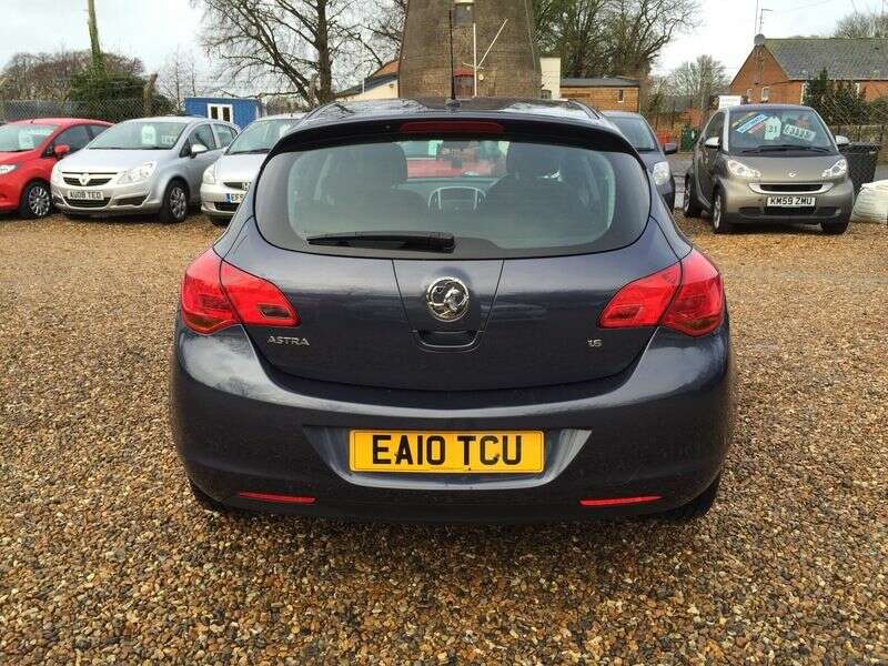 2010 Vauxhall Astra Exclusiv image 2