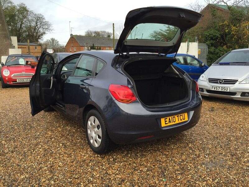 2010 Vauxhall Astra Exclusiv image 3