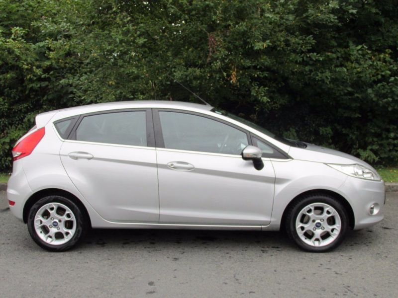 2012 Ford Fiesta 1.4 TDCi Zetec 5dr image 2