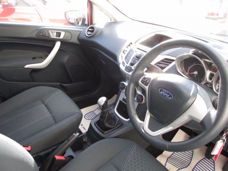 2012 Ford Fiesta 1.4 TDCi Zetec 5dr image 4