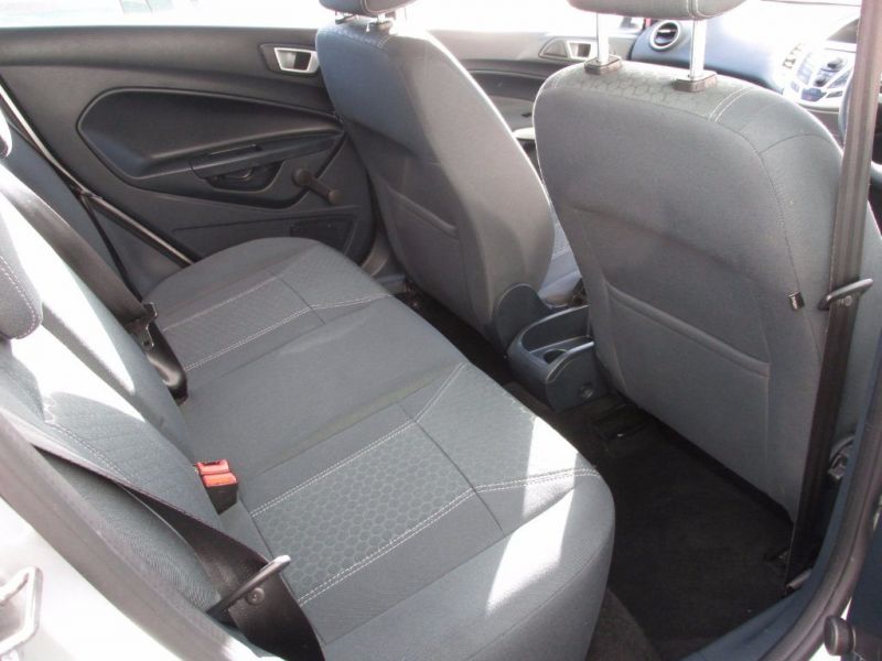 2012 Ford Fiesta 1.4 TDCi Zetec 5dr image 5