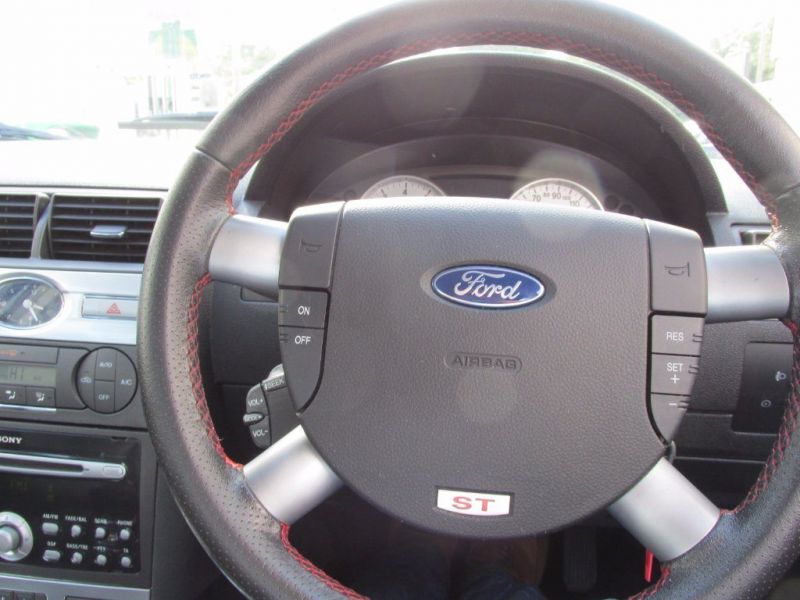 2006 Ford Mondeo 3.0 ST 220 4dr image 4
