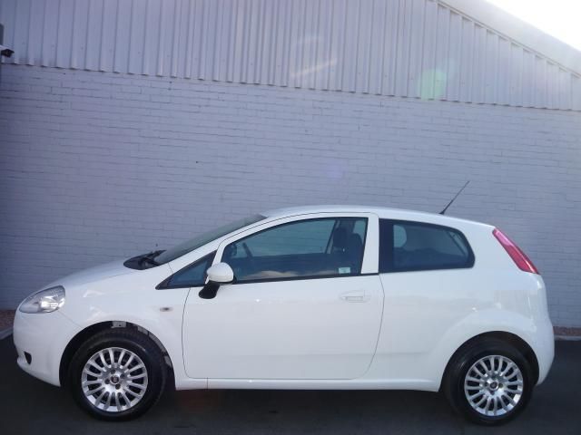 2010 FIAT GRANDE PUNTO 1.4 image 2