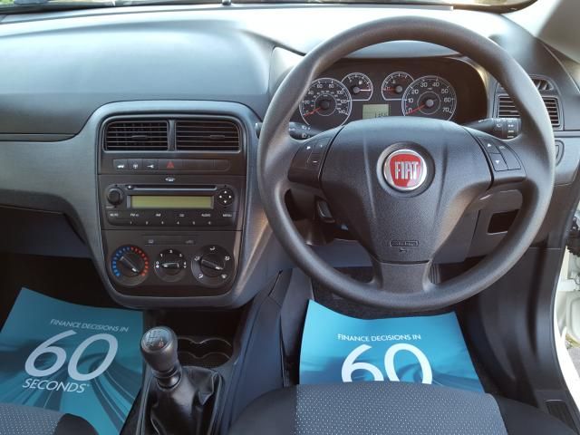 2010 FIAT GRANDE PUNTO 1.4 image 4