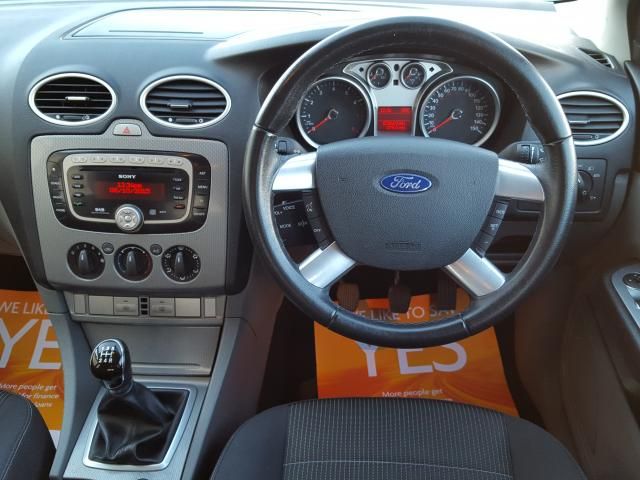 2009 FORD FOCUS 1.6 image 4