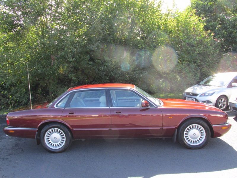 1999 Jaguar XJ 3.2 XJ8 4dr image 2
