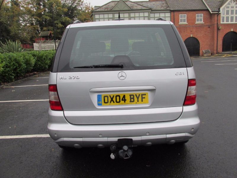 2004 Mercedes-Benz 2.7 ML270 CDI 5dr image 3