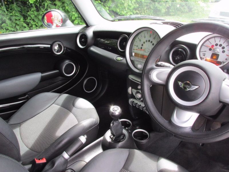 2007 MINI Hatch Cooper 1.6 3dr image 4