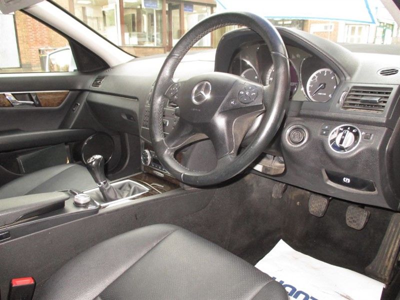 2010 Mercedes C Class C200 image 4