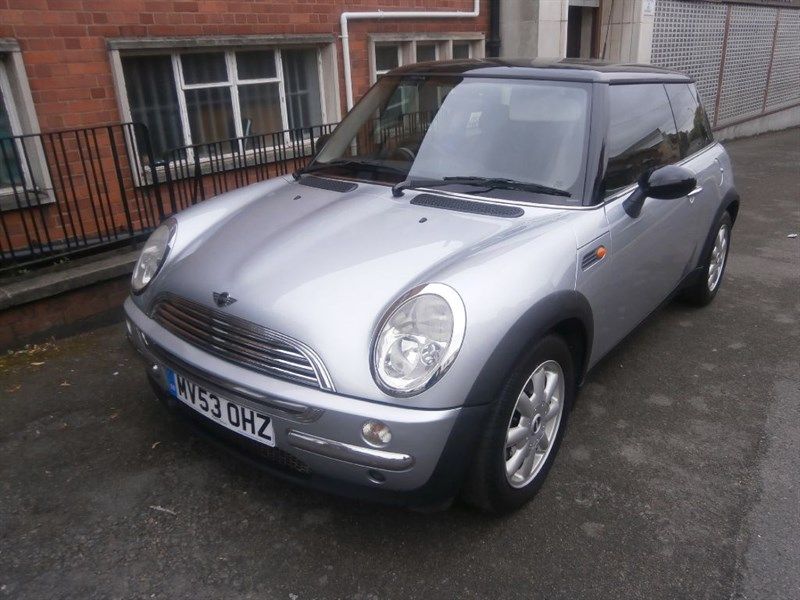 2003 Mini hatch cooper 1.6 image 1