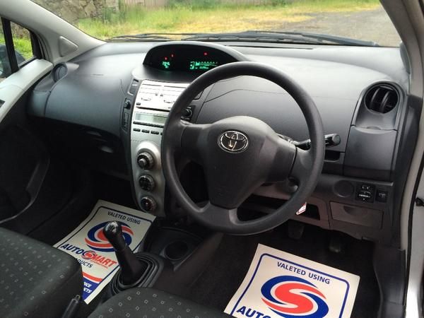 2007 Toyota Yaris 1.0 VVT-i T2 3dr image 4