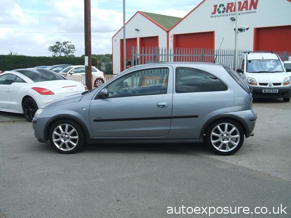 2005 Vauxhall Corsa 1.2i image 2