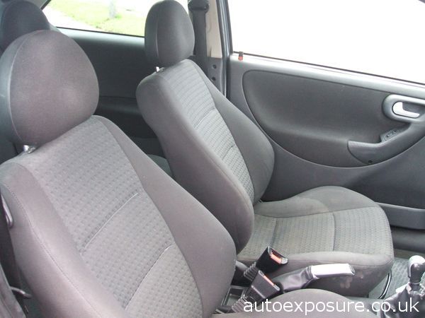 2005 Vauxhall Corsa 1.2i image 5