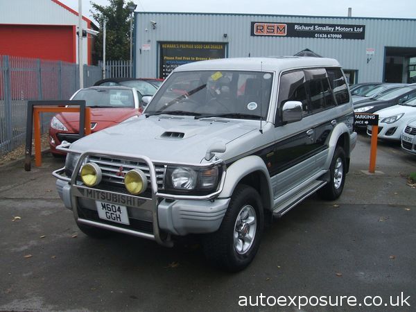2000 Mitsubishi Pajero Exceed image 1