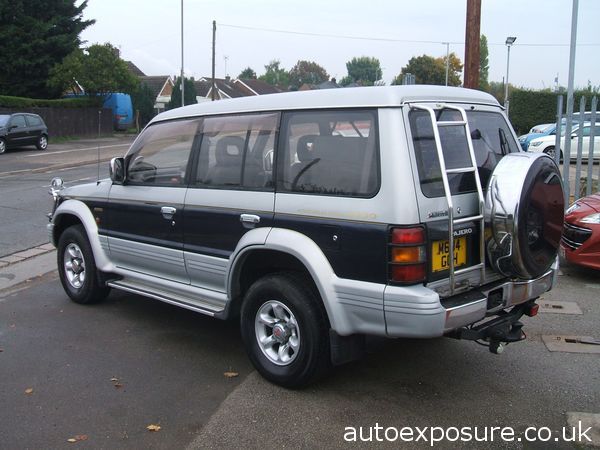 2000 Mitsubishi Pajero Exceed image 2