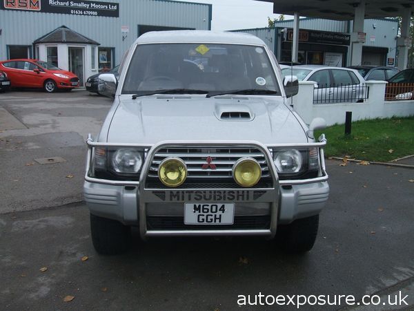 2000 Mitsubishi Pajero Exceed image 3