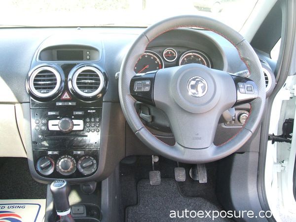 2012 Vauxhall Corsa 1.2 SXi image 4