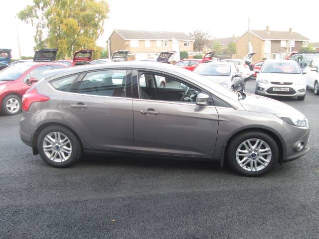 2012 Ford Focus 1.0 Titanium 5dr image 2