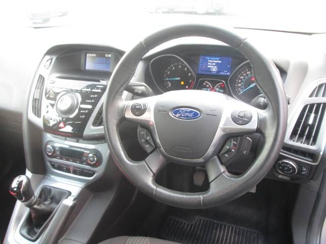 2012 Ford Focus 1.0 Titanium 5dr image 4