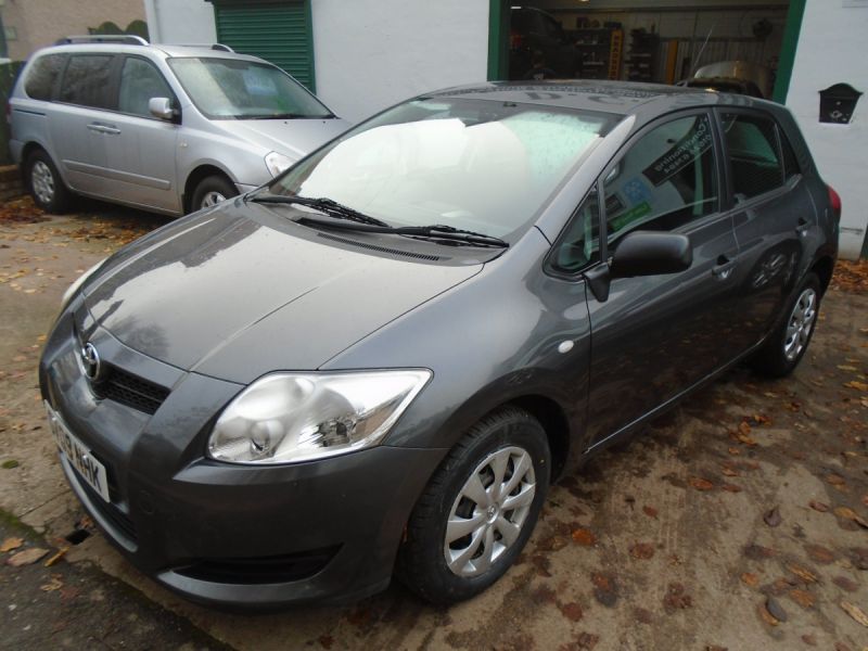 2009 Toyota Auris 1.33 VVT-i TR image 1