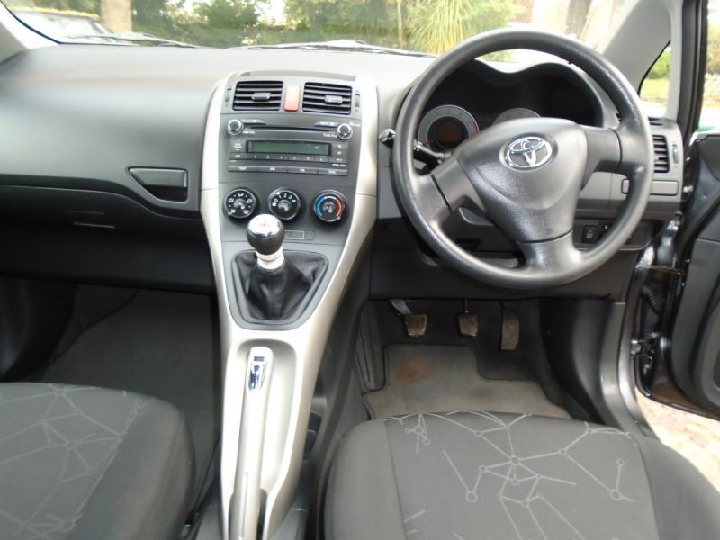 2009 Toyota Auris 1.33 VVT-i TR image 4